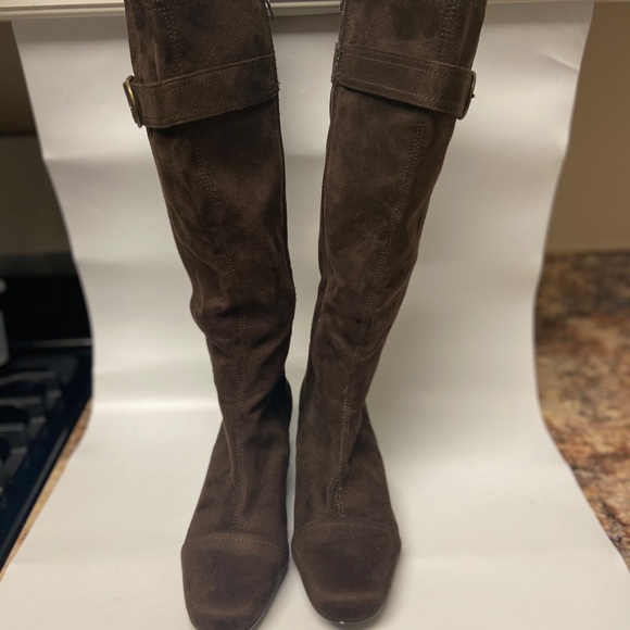 Pesaro Brown Suede Tall Chunky Heel Boot w Buckle - Picture 5 of 8